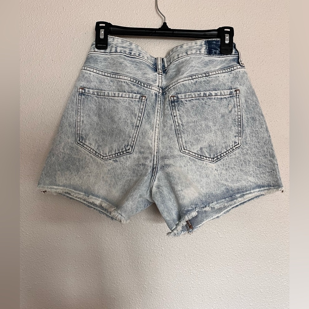 Shorts - Picture 4 of 4